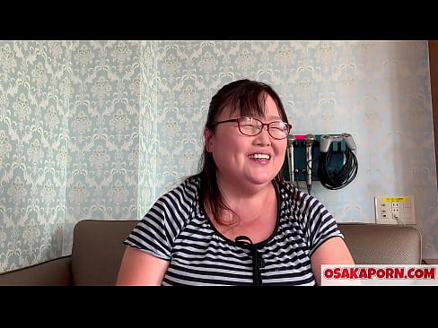 ❤️ Feit japönsk mamma sýnir risastóra brjósta sína og hefur gaman af kynlífsleikfangi. 51 árs gömul asísk móðir talar um kynlífsreynslu sína. Yukiko 1 OSAKAPORN feitur milf ️ Gæðaklám hjá okkur